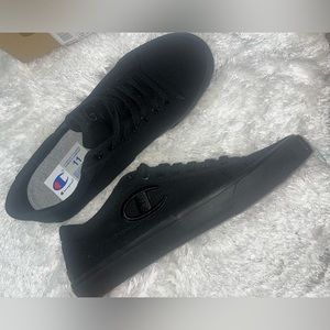 Men’s Champion Sneaker Fringe Lo Size 11